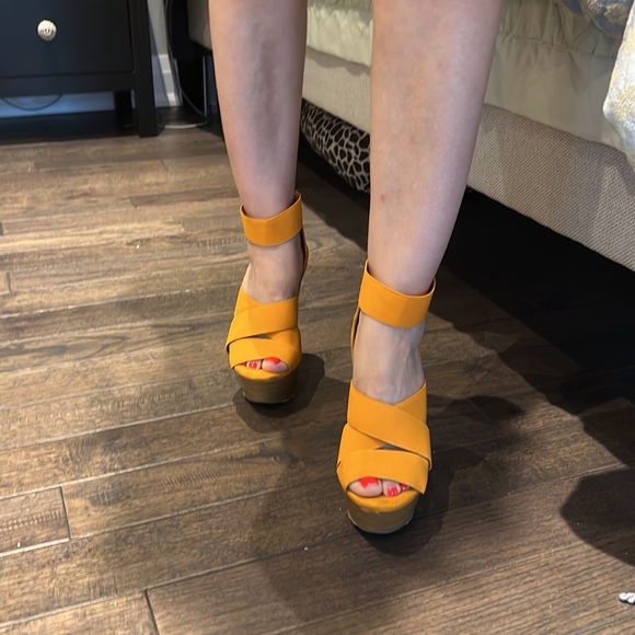 Cute Orange Summer Heels - Picture 3 of 4